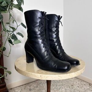 Vintage 90s early 2000s ankle tall chunky rounded toe thick block heel boots